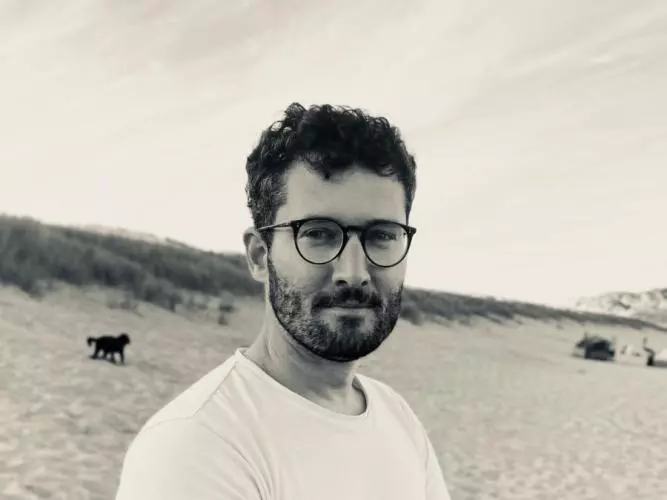 Dr Luke Lewis